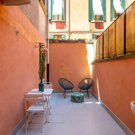Ormesini Private Courtyard
