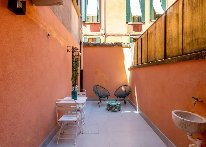 Ormesini Private Courtyard